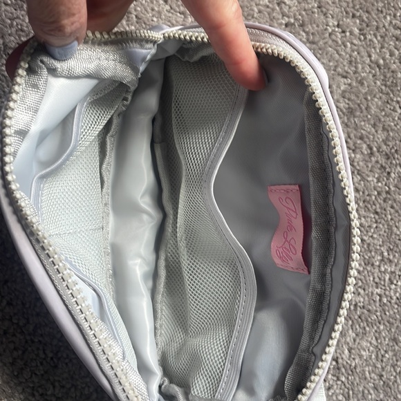 Pink Lily adjustable belt bag! - Picture 3 of 4